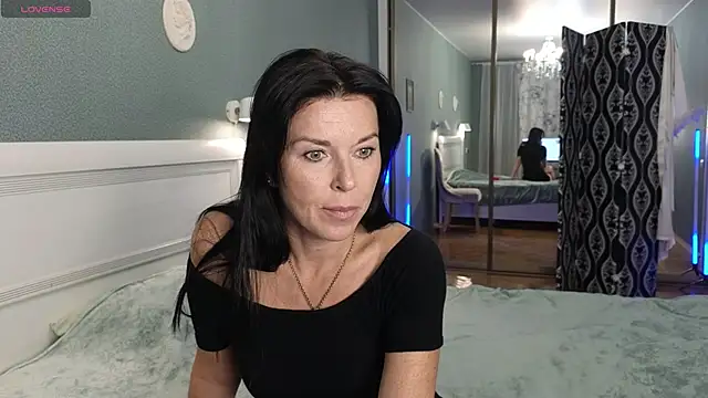 LinaJoy online show from September 17, 2025, 7:05 pm