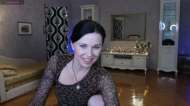 LinaJoy online show from April 16, 2026, 9:50 pm