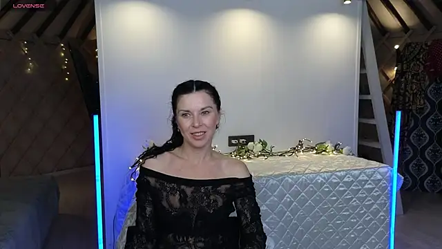 LinaJoy online show from June 1, 2026, 9:14 pm