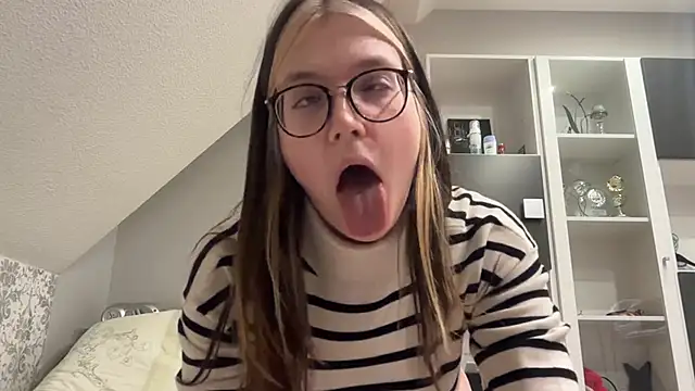 NikaCyberslut online show from December 25, 2024, 4:54 pm
