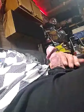 tileguyyy online show from September 16, 2025, 1:06 am