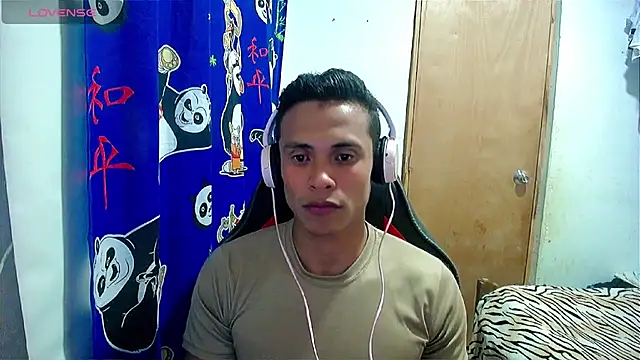 Willy Mate online show from December 18, 2024, 4:42 am