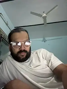 Arsh Loves Luv online show from December 17, 2025, 10:59 pm