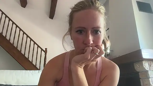 Snapshot of Emmy_frenchie chatting on November 10, 2025, 11:15 am Emmy frenchie online show from November 10, 2025, 11:15 am