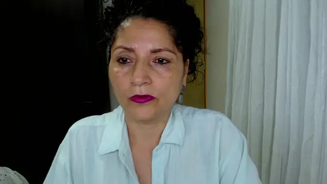 arianna ros3 online show from April 7, 2026, 1:29 am