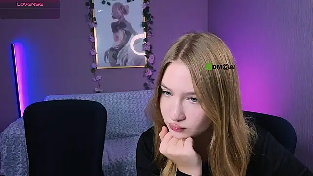 playful sophie online show from October 9, 2025, 8:53 pm