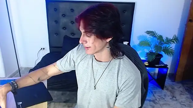 Snapshot of andreey50 chatting on December 3, 2025, 8:52 pm andreey50 online show from December 3, 2025, 8:52 pm