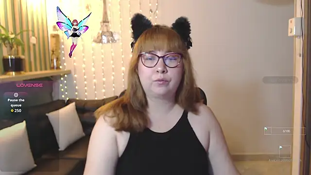 Snapshot of chloe_prg chatting on November 21, 2025, 1:10 pm chloe prg online show from November 21, 2025, 1:10 pm