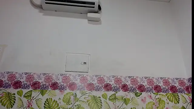 sweetfantacies18 online show from January 28, 2025, 11:17 pm