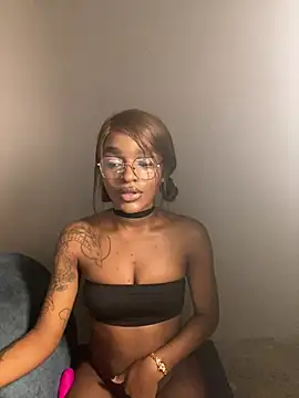 Zizi-campbel online show from January 19, 2026, 9:57 am