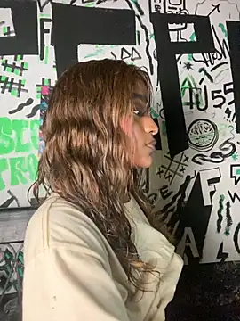 Zizi-campbel online show from December 4, 2025, 9:41 am