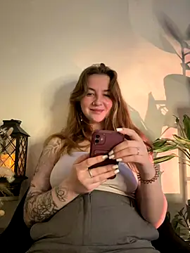 Snapshot of MayaMystic chatting on November 18, 2025, 11:35 am MayaMystic online show from November 18, 2025, 11:35 am