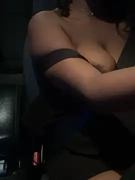 Snapshot of squirtluxe_ chatting on January 22, 2025, 2:04 am squirtluxe online show from January 22, 2025, 2:04 am