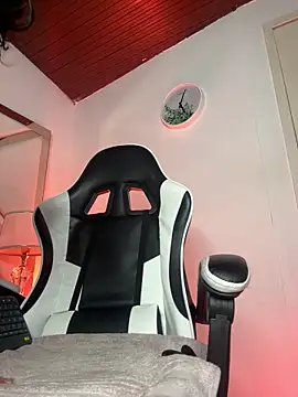 Snapshot of Samir_bear chatting on June 3, 2026, 2:33 pm Samir bear online show from June 3, 2026, 2:33 pm