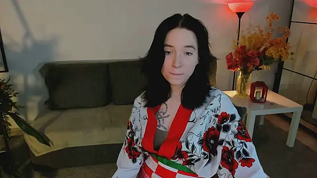 lilithlunna online show from November 8, 2025, 1:25 pm