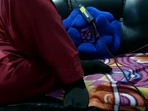 Housewife12 online show from December 18, 2025, 8:30 am