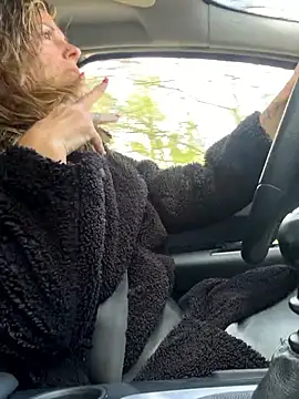 sansan2411 online show from March 29, 2026, 1:35 pm