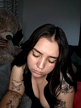 Snapshot of Ema_kraus chatting on February 16, 2025, 5:37 am Ema kraus online show from February 16, 2025, 5:37 am