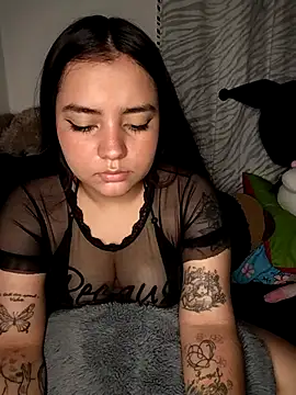 Snapshot of Ema_kraus chatting on February 27, 2025, 6:35 am Ema kraus online show from February 27, 2025, 6:35 am