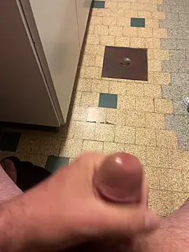 mikiss789 online show from April 13, 2026, 3:21 am