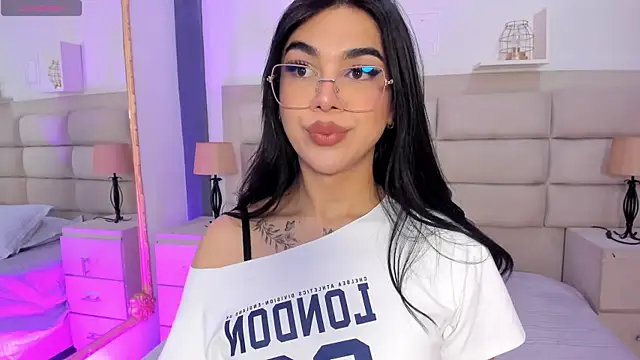 RoseCassie online show from October 8, 2025, 1:34 pm