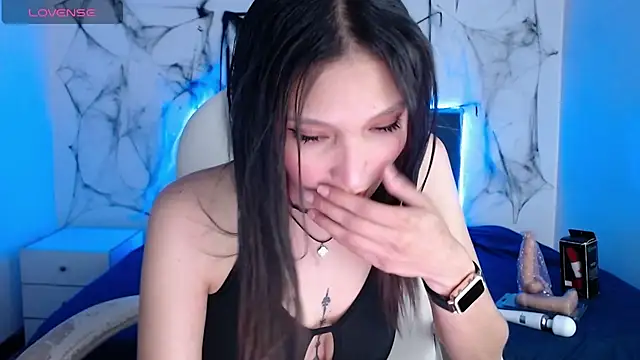 mia collens online show from October 23, 2025, 3:38 am