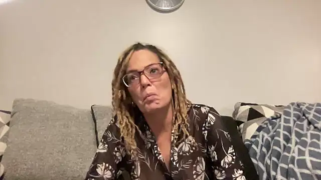 Snapshot of skarfos1babe69 chatting on December 29, 2024, 2:27 am skarfos1babe69 online show from December 29, 2024, 2:27 am