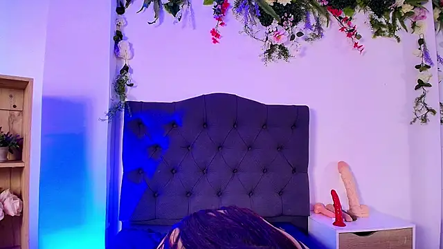 AnikaRomanoff online show from March 21, 2025, 6:29 pm