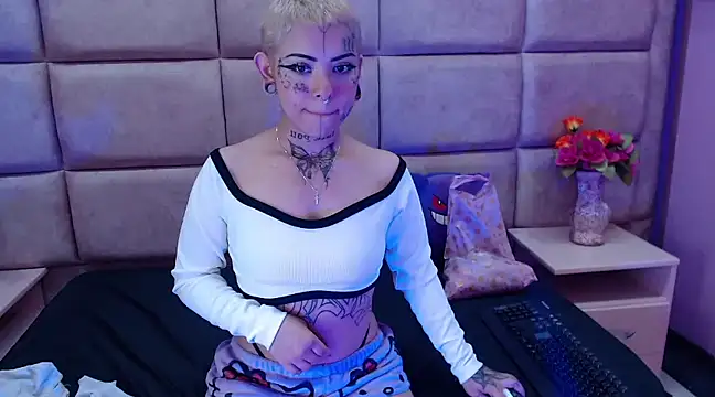 Snapshot of xbabymoonx chatting on January 21, 2025, 5:09 pm xbabymoonx online show from January 21, 2025, 5:09 pm