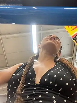 AlejandritaMilano online show from March 5, 2026, 10:27 pm