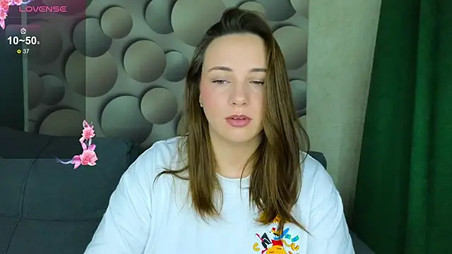 Snapshot of Cute_smile_sharon chatting on October 31, 2025, 3:14 am Cute smile sharon online show from October 31, 2025, 3:14 am