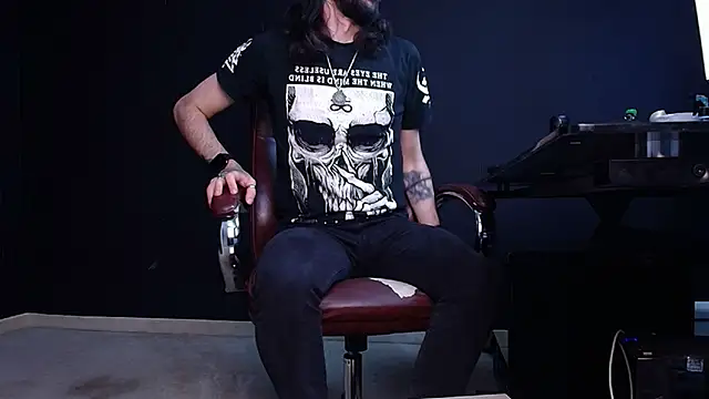 Snapshot of AxelColton chatting on November 12, 2025, 11:14 am AxelColton online show from November 12, 2025, 11:14 am