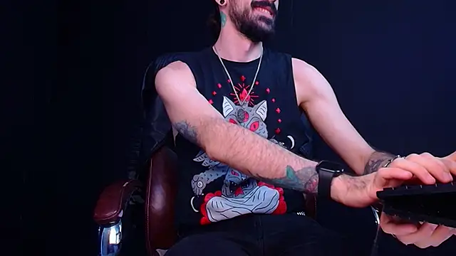 Snapshot of AxelColton chatting on November 2, 2025, 11:26 am AxelColton online show from November 2, 2025, 11:26 am