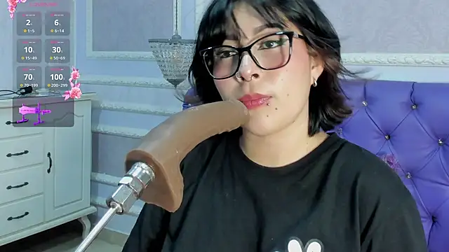 Lily Martinez online show from February 5, 2026, 6:53 am