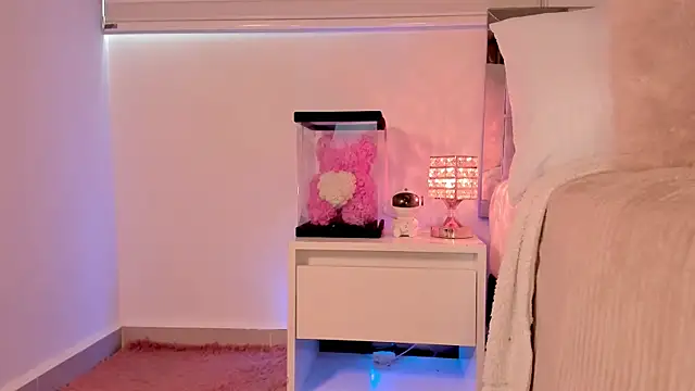 Snapshot of Alissonroses chatting on January 18, 2026, 8:12 pm Alissonroses online show from January 18, 2026, 8:12 pm