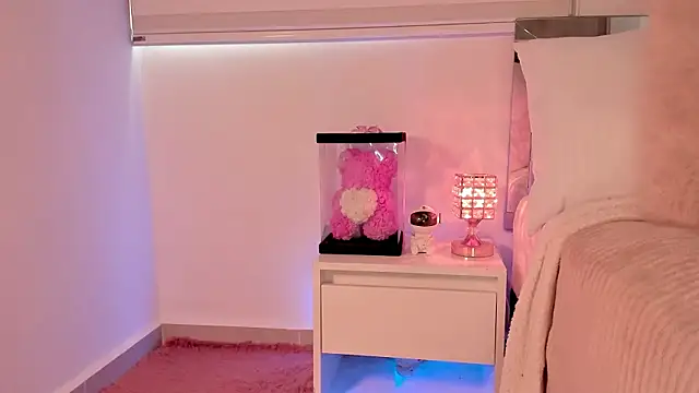 Snapshot of Alissonroses chatting on February 11, 2026, 8:52 pm Alissonroses online show from February 11, 2026, 8:52 pm