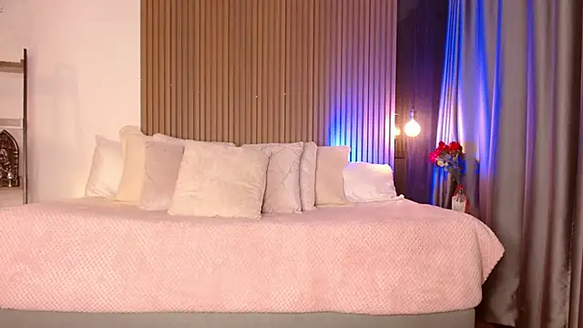 Sienna Blake  online show from October 22, 2025, 8:08 pm