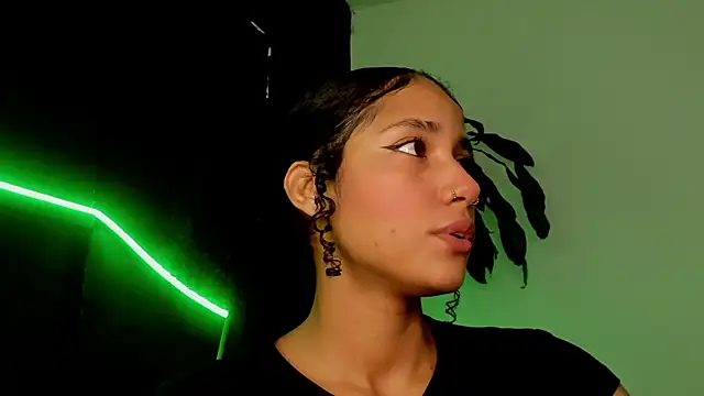 CintiaWalker online show from April 15, 2026, 1:04 pm