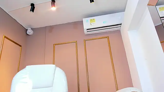 PerlaPreciosa online show from November 1, 2025, 4:08 am