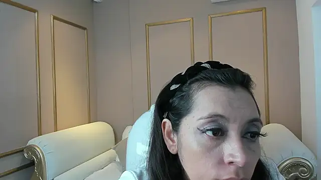 PerlaPreciosa online show from November 6, 2025, 3:54 am