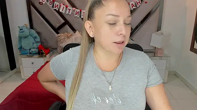 natalia5560 online show from October 1, 2025, 12:53 pm