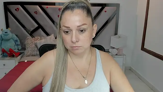 natalia5560 online show from October 27, 2025, 1:12 pm