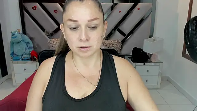 natalia5560 online show from October 7, 2025, 1:01 pm