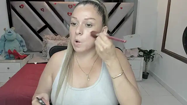 natalia5560 online show from November 10, 2025, 1:27 pm