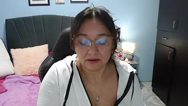 Snapshot of AngelRouss chatting on March 10, 2025, 1:10 pm AngelRouss online show from March 10, 2025, 1:10 pm