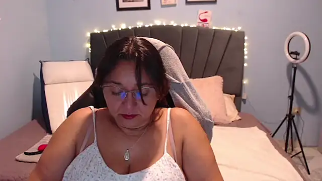 Snapshot of AngelRouss chatting on February 28, 2025, 3:04 pm AngelRouss online show from February 28, 2025, 3:04 pm