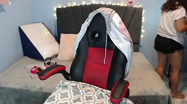 Snapshot of AngelRouss chatting on January 25, 2025, 1:41 pm AngelRouss online show from January 25, 2025, 1:41 pm