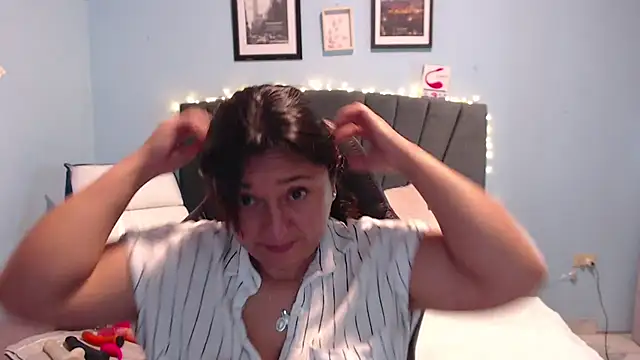 Snapshot of AngelRouss chatting on March 1, 2025, 2:34 pm AngelRouss online show from March 1, 2025, 2:34 pm