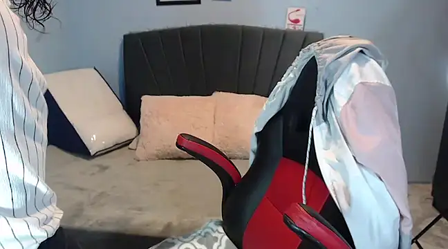 Snapshot of AngelRouss chatting on January 25, 2025, 10:40 am AngelRouss online show from January 25, 2025, 10:40 am