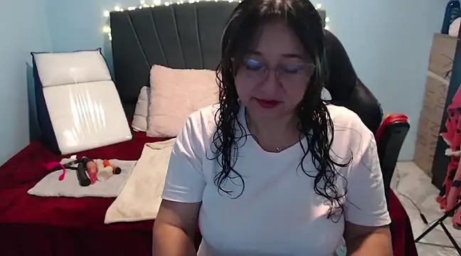 Snapshot of AngelRouss chatting on February 21, 2025, 3:32 pm AngelRouss online show from February 21, 2025, 3:32 pm